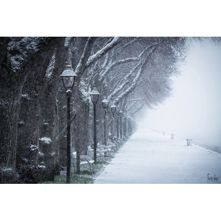 En baie de Somme, à Saint-Valery-sur-Somme, les quais Courbet sont couverts de neige.